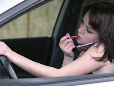 Οι γυναίκες πιο απρόσεχτοι οδηγοί από τους άνδρες